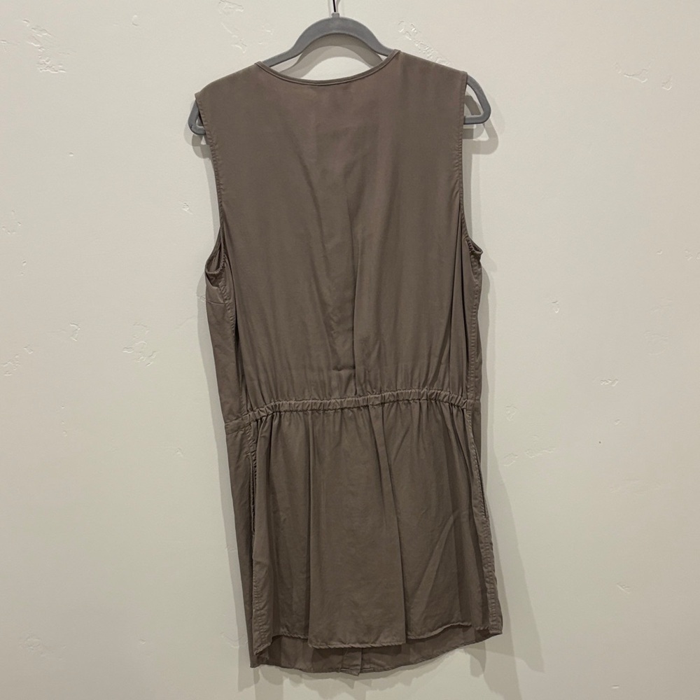 Banana Republic Brown Sleeveless Top with Gold Button - Picture 4 of 4